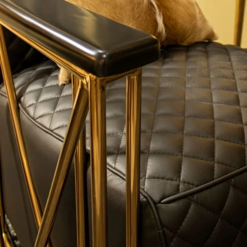 Fauteuil en cuir matelassé noir structure en inox cuivré Now’s Home Fauteuils Fauteuil En Cuir Matelassé Noir Structure En Inox Cuivré -Magasin De Chaises fauteuil en cuir matelasse noir structure en inox cuivre 2