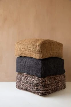 Bazar Bizar Poufs Pouf En Coton Noir Et Cuivre -Magasin De Chaises pouf en coton noir et cuivre 2