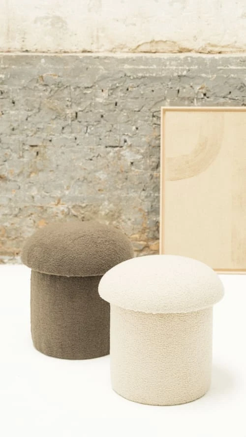 Pouf tapissé avec tissus bouclé en forme de champignon beige RNT By Really Nice Things Poufs Pouf Tapissé Avec Tissus Bouclé En Forme De Champignon Beige -Magasin De Chaises pouf tapisse avec tissus boucle en forme de champignon beige 1